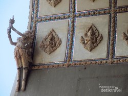 Monumen Arc de Triomphe ala Laos