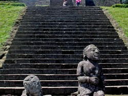 Mr P dan Piramida di Candi Cetho