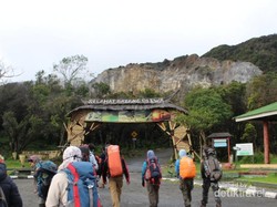 Mumpung Weekend, Mendaki Gunung Papandayan Yuk!