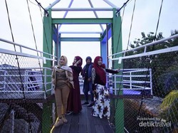 Mungkin Ini Jembatan Gantung Terpanjang di Tengah Kota