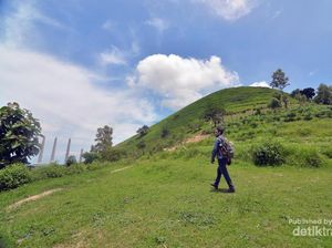 Mungkin Ini Kembaran Bukit Belakang Sekolah Nobita
