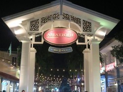 Naik Bianglala Asyik Asiatique