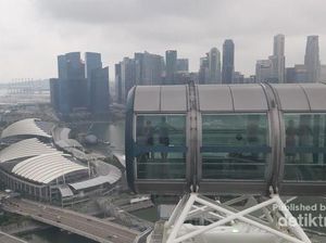 Naik Bianglala Terbesar Sedunia di Singapura
