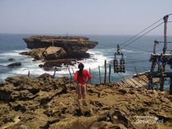 Naik Gondola Maut di Pantai Timang, Ngeri-ngeri Seru!