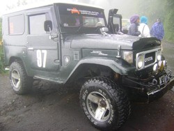 Naik Mobil 4WD, Cara Keren Menjelajahi Bromo