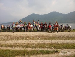 Naik Motor Trail Menjelajahi Karawang, Seru!