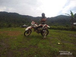 Naik Motor Trail Sendirian ke Desa Cisadon Bogor
