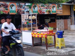 Ngabuburit di Depok, Berburu Makanan di Jl Ridwan Rais