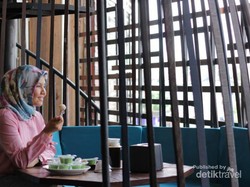 Ngabuburit di Palembang, Buka Puasa di Kapal Selam