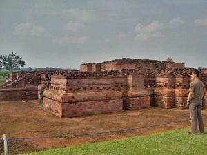 Ngabuburit yang Keren Itu, Belajar Sejarah Kerajaan di Karawang