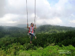 Ngeri-ngeri Sedap, Ayunan Langit di Yogyakarta