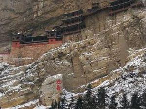 Ngeri-ngeri Sedap Berkunjung ke Kuil Gantung di China