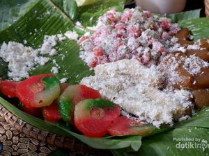 Nikmati Nostalgia Hidup di Desa nan Syahdu di Pasar Tradisional Slumpring