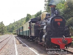 Nikmati Weekend Dengan Naik Kereta Api Uap