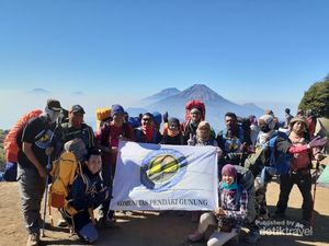 Nostalgia Kemerdekaan di Puncak Prau