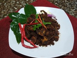 Nyam! Wisata Kuliner Randang Lele di Pesisir Selatan