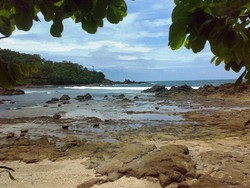 Nyaris Tak Berpasir, Pantai Perawan Ini Tetap Mempesona