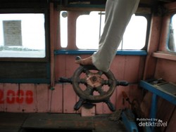 Nyetir Perahu Pakai Kaki, Greget!