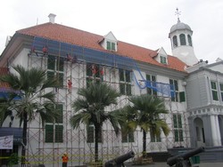 Nyonya Tua yang Semakin Genit Bersolek