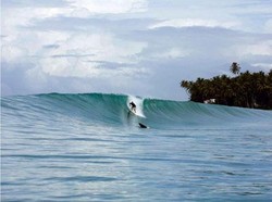 Ombak, Papan Surfing dan Pantai Lagundri, Sempurna!