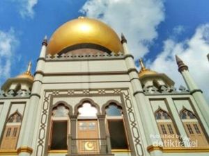 Orang Indonesia & Masjid Pertama Singapura yang Eksotis