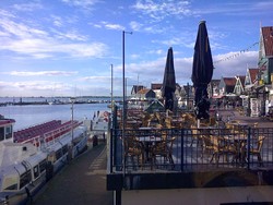 Orang Indonesia Liburan ke Belanda, Wajib ke Volendam