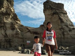 Pacitan Punya Pantai Cantik yang Tersembunyi