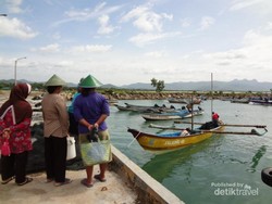 Pacitan yang Eksotis di Pantai Teleng Ria