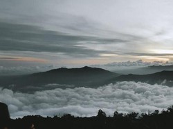 Pagi yang Eksotis dari Gunung Prau