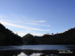 Pagi yang Menenangkan di Ranu Kumbolo