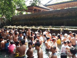 Pancuran Segar di Pura Tirta Empul Tampaksiring Bali