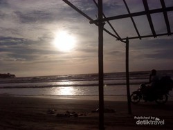 Pantai Anyer Punya Sunset yang Cantik
