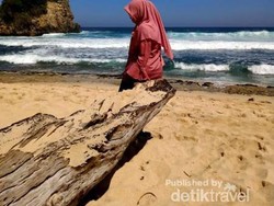 Pantai Asyik Buat Berakhir Pekan di Malang