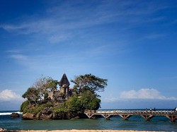 Pantai Balekambang, Tanah Lot Ala Malang