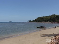 Pantai Batu Kalang, Destinasi Libur Sekolah di Pesisir Selatan