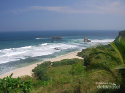 Pantai Buyutan di Pacitan, Belum Banyak Orang Tahu