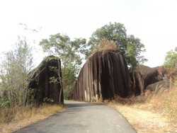 Pantai di Bangka Ini Punya Gerbang Masuk dari Batu Granit