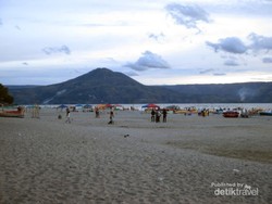 Pantai di Danau Toba Ini Cocok Untuk Akhir Pekan
