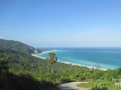 Pantai di Kupang Ini Dihiasi oleh Batu Warna-warni
