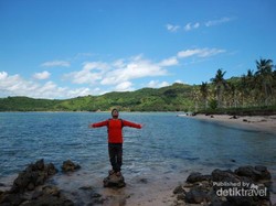Pantai di Lombok yang Sepi, Serasa Milik Pribadi