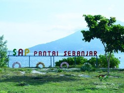 Pantai di Pulau Ini Bikin Jatuh Hati