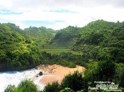 Pantai Kayu Arum, Muncul Lagi Pantai Keren di Gunungkidul