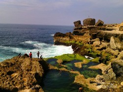 Pantai Kedung Tumpang, yang Populer di Tulungagung