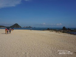 Pantai Kuta Mandalika yang Bikin Susah Move On