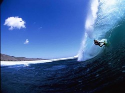 Pantai Lakey, Surga Surfing Tersembunyi di Indonesia