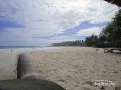 Pantai Legon Pari, Si Perawan dari Sawarna