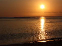 Pantai Maluk dan Cahaya Surga di Sumbawa