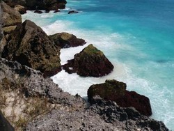 Pantai Mandorak Sumba yang Cantiknya Nggak Main-main