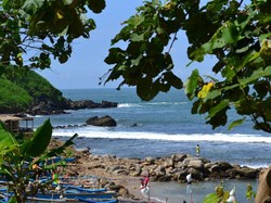 Pantai Menganti, Pesona yang Tak Terganti