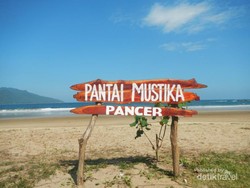 Pantai Mustika Banyuwangi, Saingan Berat Pulau Merah